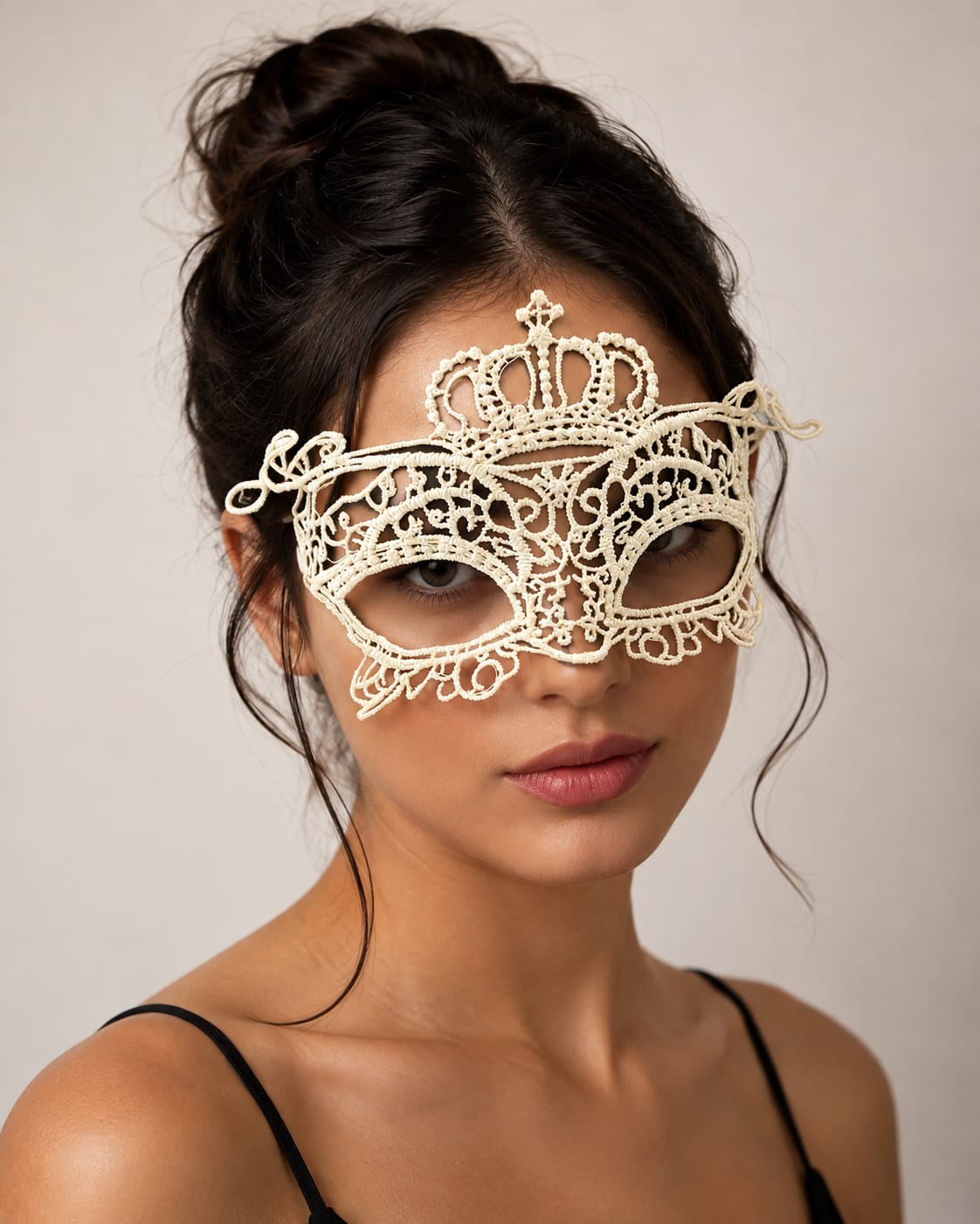 Elegant Ivory Lace Venetian Masquerade Mask